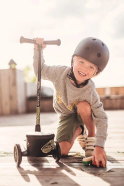 Scoot And Ride Green Lines Highwaykick 2 Step SR-96525 18 Scoot And Ride Green Lines Highwaykick 2 Step SR-96525 -Babyproducten Scoot and Ride Green Lines Highwaykick 2 Step SR 96525 .sfeer 3