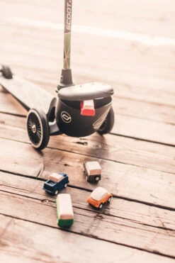 Scoot And Ride Green Lines Highwaykick 2 Step SR-96525 16 Scoot And Ride Green Lines Highwaykick 2 Step SR-96525 -Babyproducten Scoot and Ride Green Lines Highwaykick 2 Step SR 96525 .sfeer 4