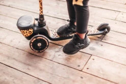 Scoot And Ride Leopard Highwaykick 2 Step SR-96524 15 Scoot And Ride Leopard Highwaykick 2 Step SR-96524 -Babyproducten Scoot and Ride Leopard Highwaykick 2 Step SR 96524 .sfeer 3