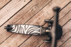 Scoot And Ride Zebra Highwaykick 2 Step SR-96523 -Babyproducten Scoot and Ride Zebra Highwaykick 2 Step SR 96523 .sfeer 2