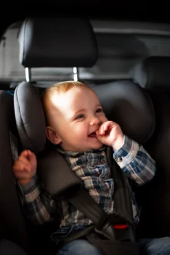 Ding Cruz Dark Grey 360° Isofix Autostoel 0-36kg DI-101920 27 Ding Cruz Dark Grey 360° Isofix Autostoel 0-36kg DI-101920 -Babyproducten di 101919 lifestyle 04a 1