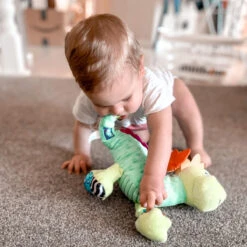 Playgro Sensory Friends Dusty Dragon Buggyspeeltje P0188473 15 Playgro Sensory Friends Dusty Dragon Buggyspeeltje P0188473 -Babyproducten playgro sensory friends dusty dragon buggyspeeltje p0188473 .5